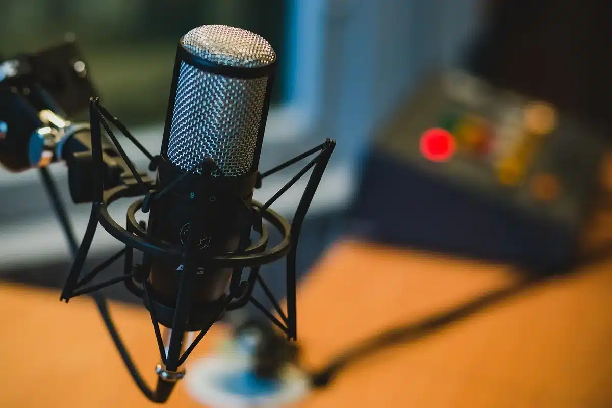Microphone in a podcast studio representing Gal Gadot's interview